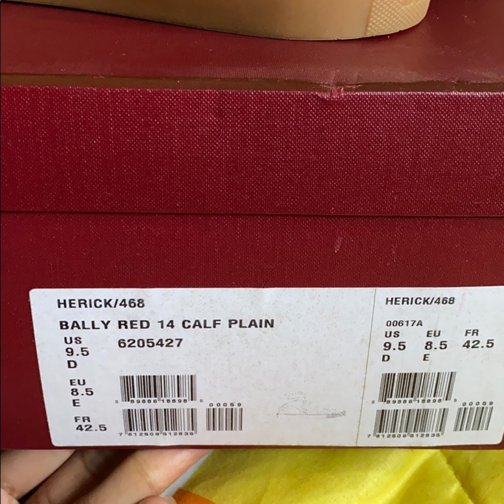Shoes - Picture 2 of 4